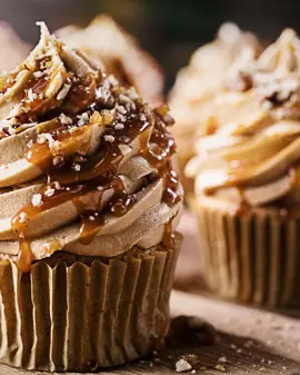  BRIOȘE CU ESPRESSO ȘI NUCI PECAN